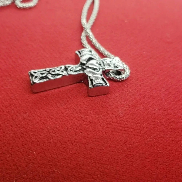 Fashion Celtic cross on silver tone 24"‎ chain - Picture 5 of 5
